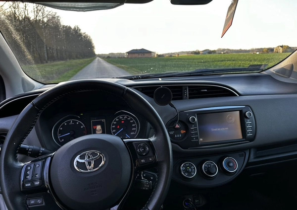 Toyota Yaris cena 51900 przebieg: 107000, rok produkcji 2018 z Otmuchów małe 67